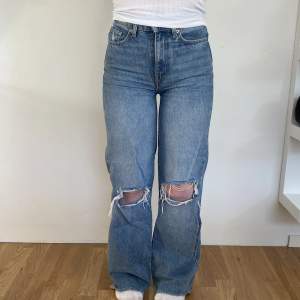 Jeans från lager 157 med hål