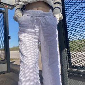 Linnebyxor  - Jättefina linnebyxor från Gina Tricot. De är högmidjade, men nedvikta på bilden!  Säljer då jag vill köpa ett par andra.  Original pris: 499kr