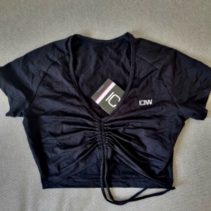 Iciw scrunch topp - Icaniwills scrunch tshirt med prislappar kvar.  Storlek xsmall