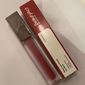 Beautyact läppglans - Aldrig använt. Är i färgen coffee run. Frakt tillkommer.