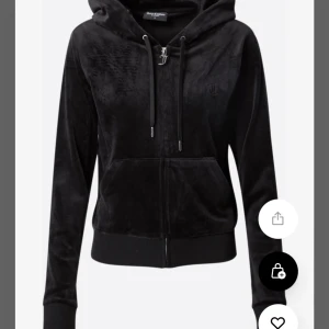 Jusy couture  - Säljer min svarta Jusy tröja då den aldrig kommer till användning:)  Använd kanske 7 gånger och nästan i ny skick. 
