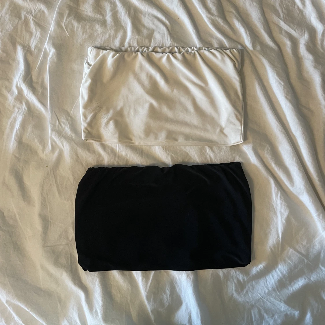 Svart och vit bandeau-topp