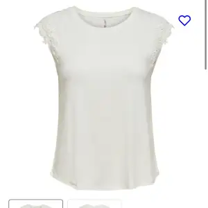 Only’s vita linne t-shirt med spets Aldrig använd Säljes pga aldrig används  Nypris 249kr, säljes för 150kr 🩷