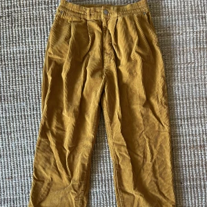 District 46 byxa - Fina knappt använda 