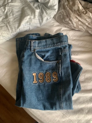 Karl Kani college Oversize jeans - Feta Karl kanis jag ej använder, väldigt sköna men bytt stil så använder ej.