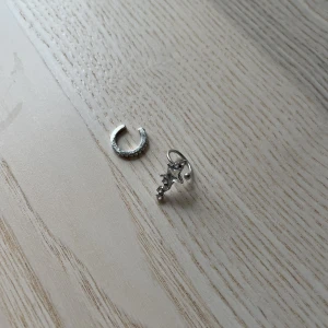 Örhängen  - 2 ear cuffs💓