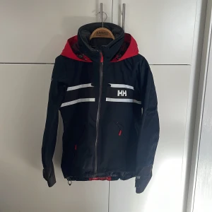 Regnjacka  - Regnjacka från helly hansen i mycket gott skick 