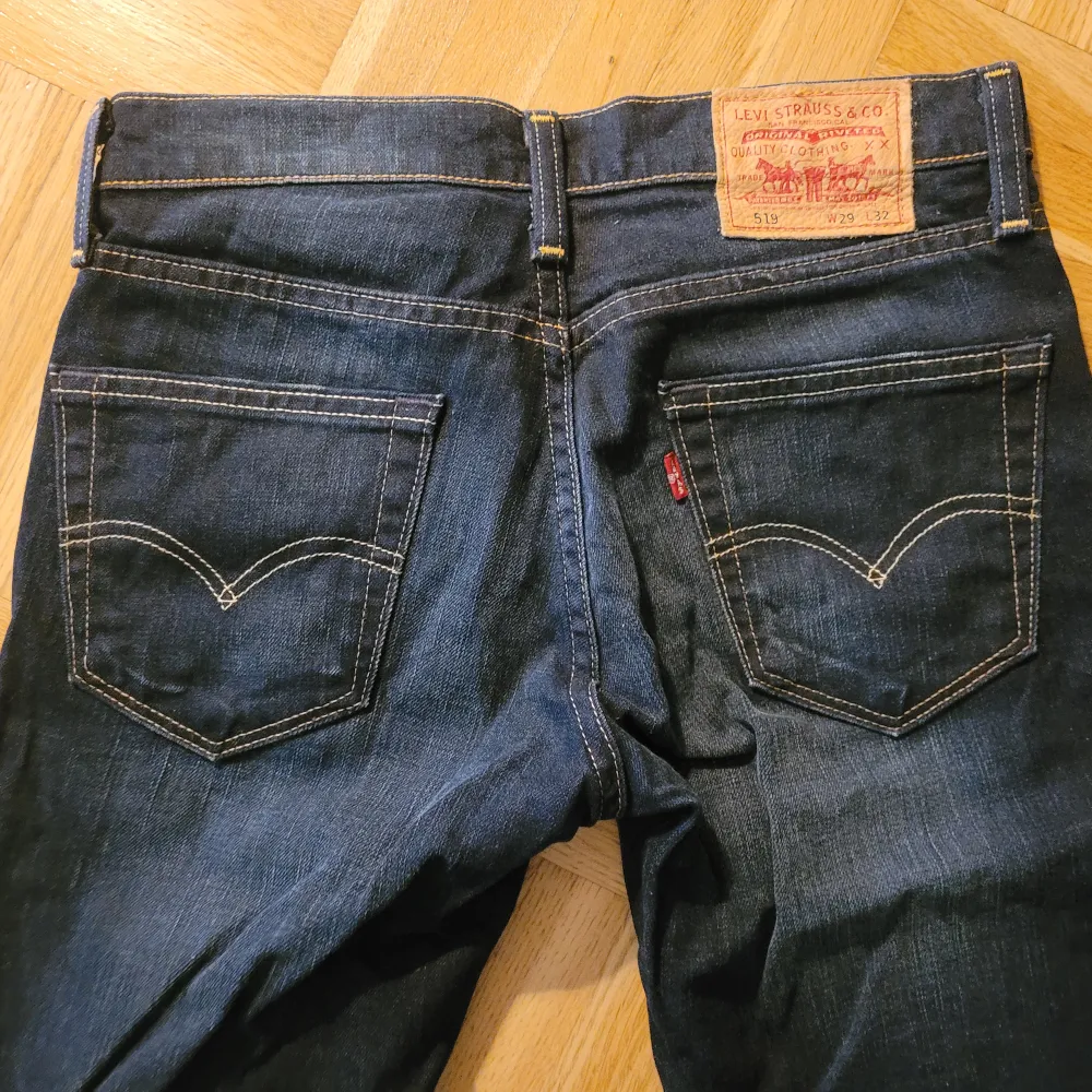 Levus jeans 519 Herrmodell stl 28/32 mörk blå. Begagnade, varsamt använda, snygga!. Jeans & Byxor.