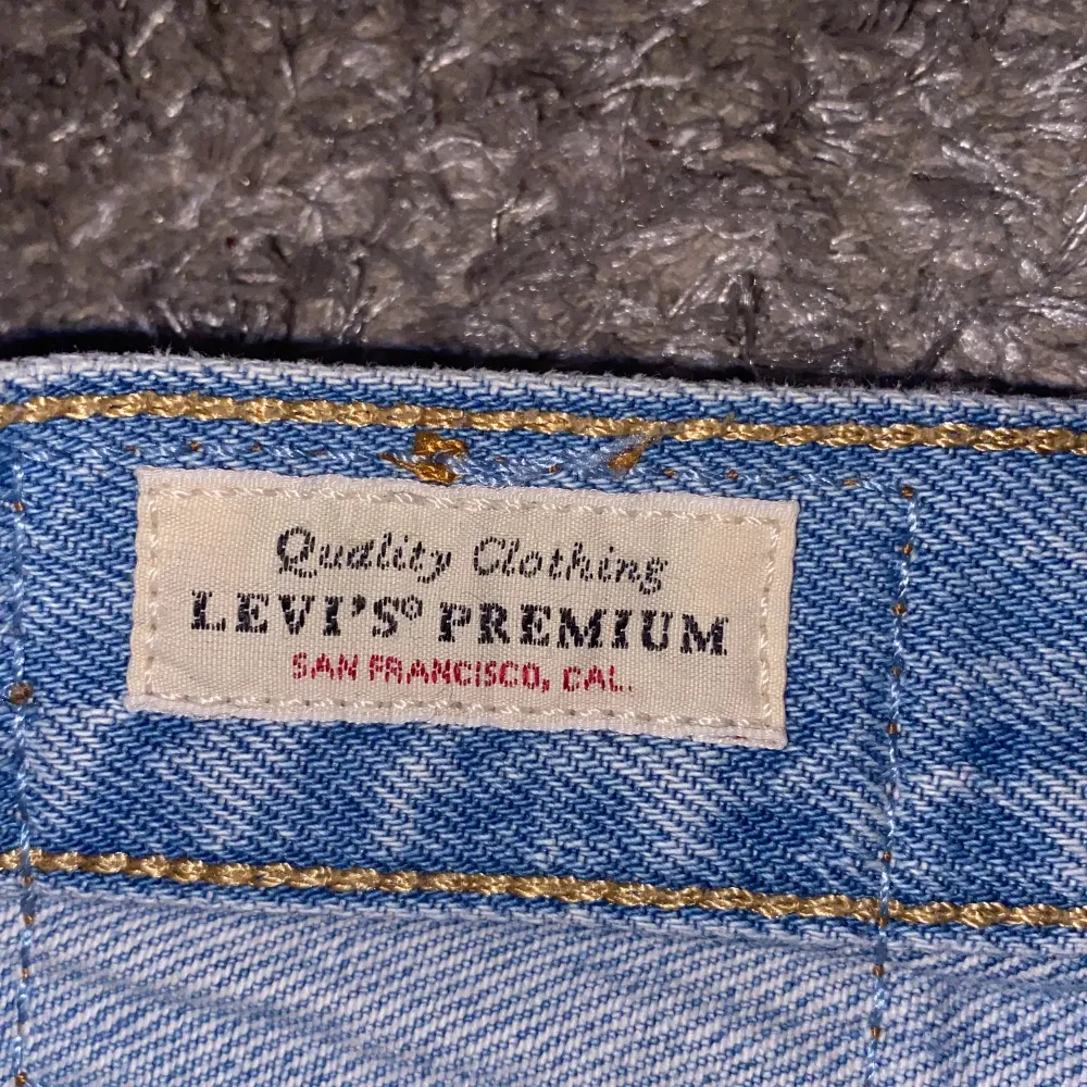 Raka levi’s jeans. Har knappar, ej dragkedja. Originalpris 1250. Jeans & Byxor.