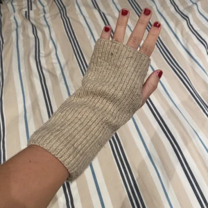 Torgvantar - Fina torgvantar, (tvättar dem innan jag skickar dem)! Säljer ett par i vita och ett par i beiga❤️‍🩹100 kr/styck 