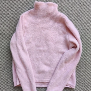 Kashmirtröja - Rosa tröja i 100% kashmir. Storlek S men passar Xs 😊