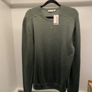 Grön tröja - Helt ny snygg grön tröja från Kappahl med lapp kvar, pris kan diskuteras 