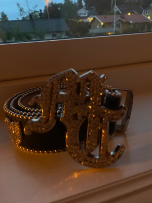 Tuttolente bälte  - Bältet är ganska nytt och inte slitigt alls är i bra skick.