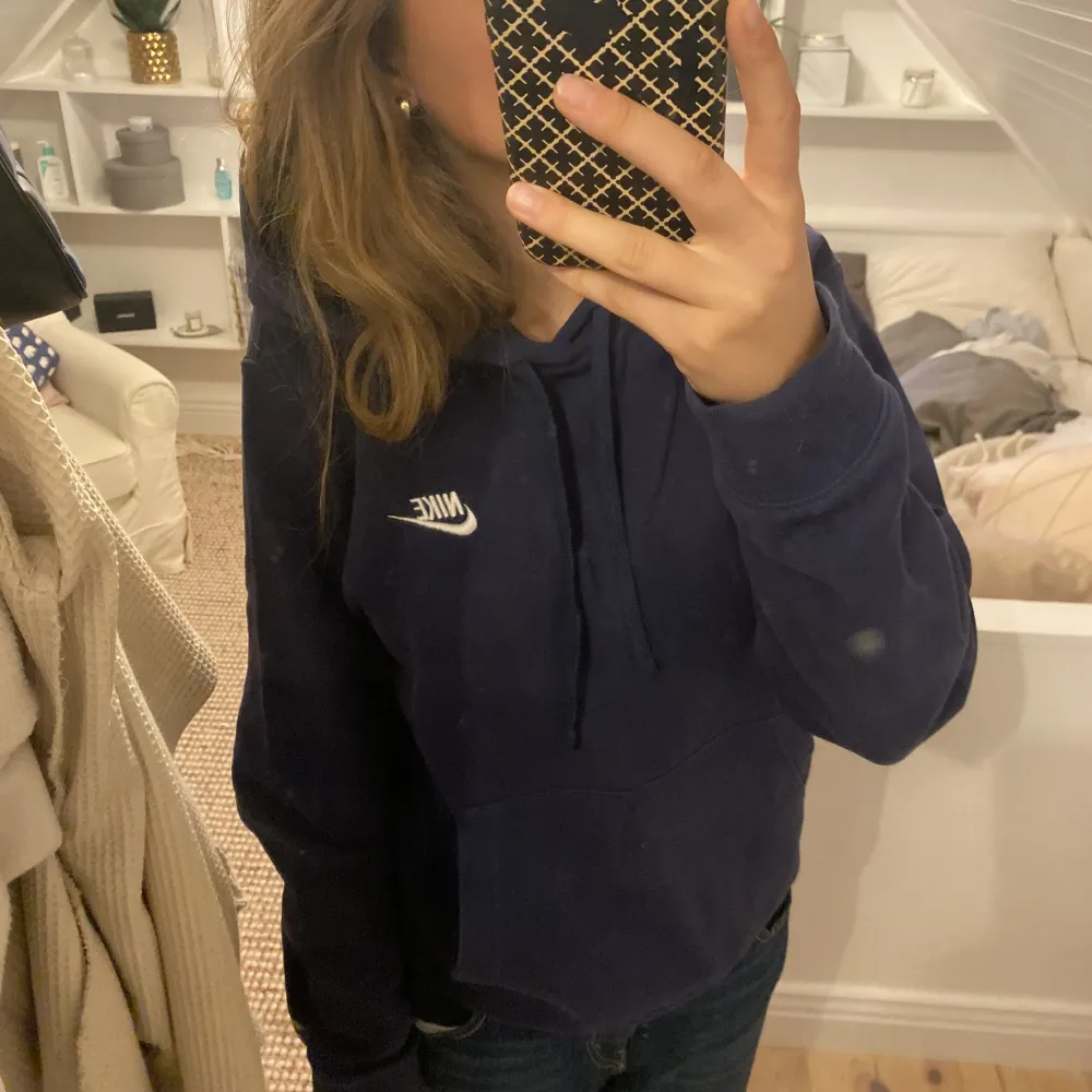 Fin Mörkblå Nike hoodie i storlek s🥰❤️‍🔥❗️😍. Hoodies.