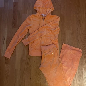 Juicy Couture  - Använd ett fåtal gånger, nästan som ny. Köptes i deras butik i Miami, kvitto finns inte. 