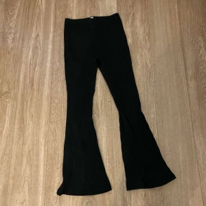 Byxor  - Sjukt snygga byxor som sitter perfekttttt 