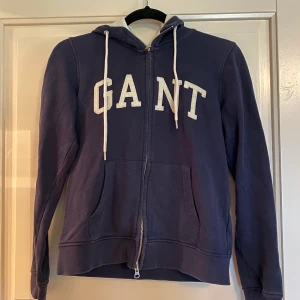 Hoodie från Gant - Hoodie från Gant. Stl. S. Nypris 1200