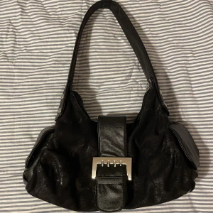 90’s vintage handväska - svart stilren handväska , medium/small ❤️‍🔥