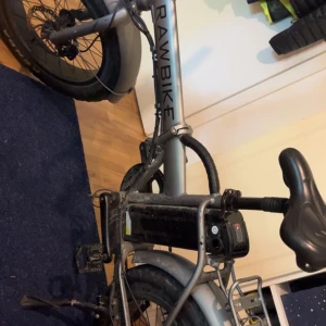 Rawbike - Rawbike i fräscht och fint skicka förutom några repor och kan behöva tvättas  laddare ingår ej  Kan tänka mig gå ner i pris vid snabb affär  Ny pris 25,000 