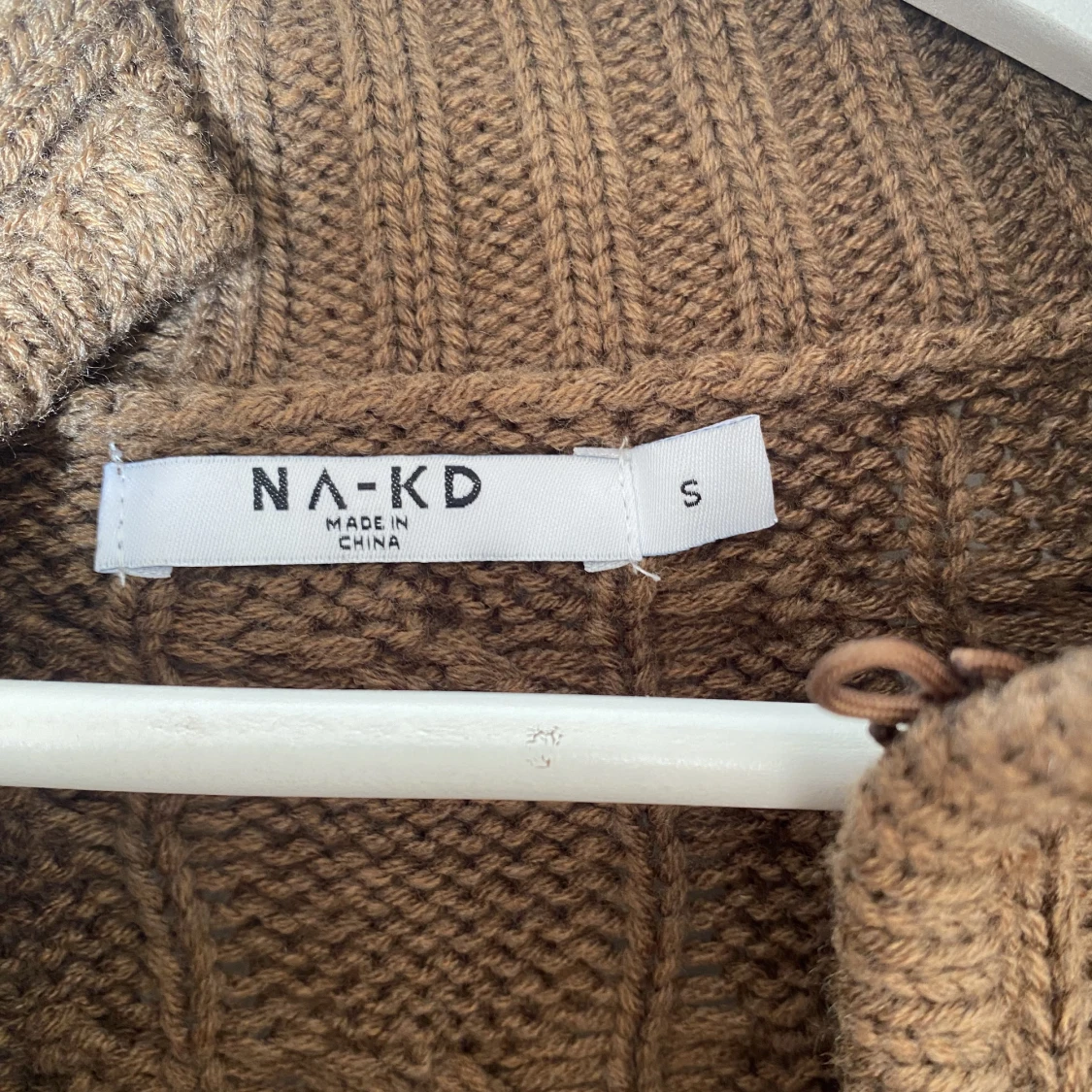 Kabelstickad tröja med nyckelhålsringning - 91