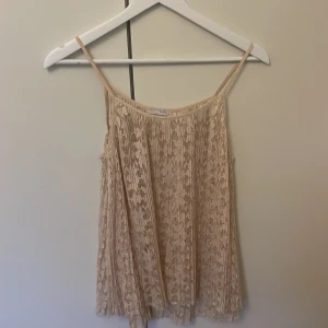 Zara topp - Säljer denna supersöta topp från zara i ljusrosa💗💗