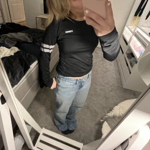 Stronger topp - snygg stronger topp, knappt använt! Träningströja💓💓nypris 499kr, oklart vilken storlek då jag klippt bort lappen men skulle gissa S