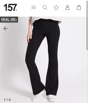 Utsvängda leggings  - Säljer nu mina utsvängda leggings ifrån lager 157 då dom inte längre kommer till användning. Super fina och sköna, och dom är i ett mycket bra skick. 