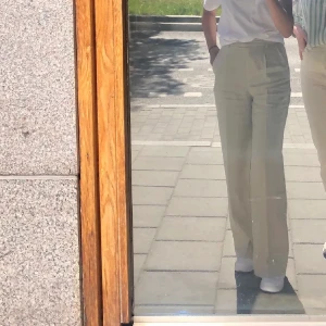 Linnebyxor  - Säljer dessa super snygga linnebyxor! Många har frågat vart jag köpt dom från! Fint skick i stl 36 (S/M)!  Nypris 600kr