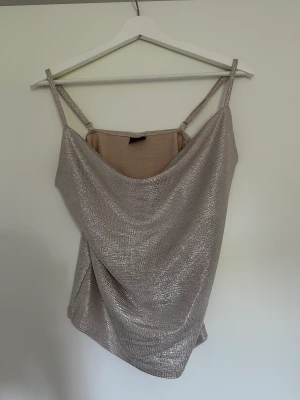 BikBok party topp - Använts fåtal gånger och är i bra skick!