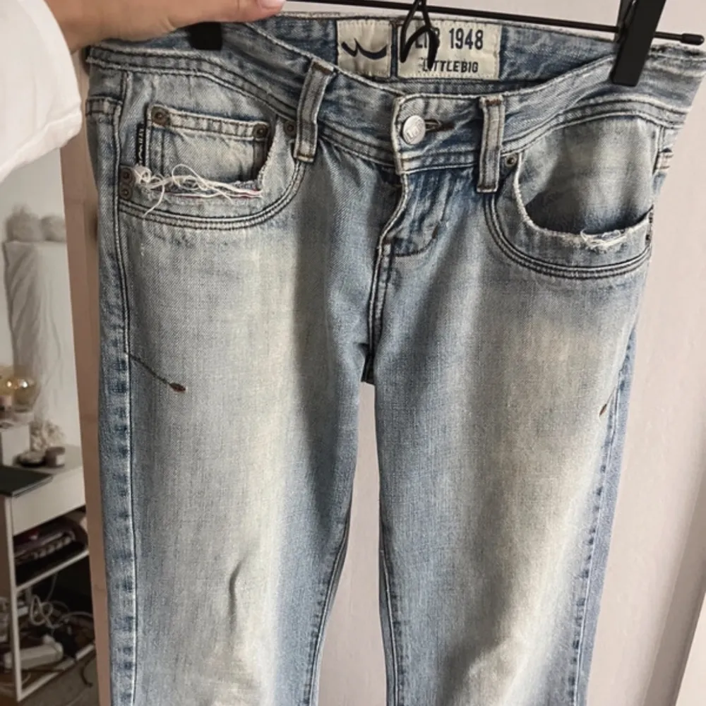 Säljer dessa skiiitsnygga ltb jeans❤️‍🔥❤️‍🔥 Lånade bilder från förra ägaren men sitter samma på mig😍. Jeans & Byxor.