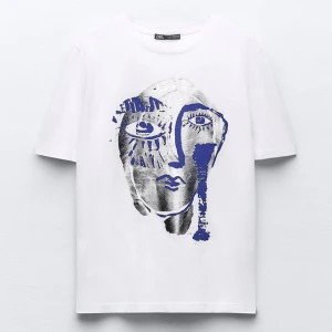 T-shirt  - Säljer min supercoola T-shirt med ett jättefint tryck på!💓💓