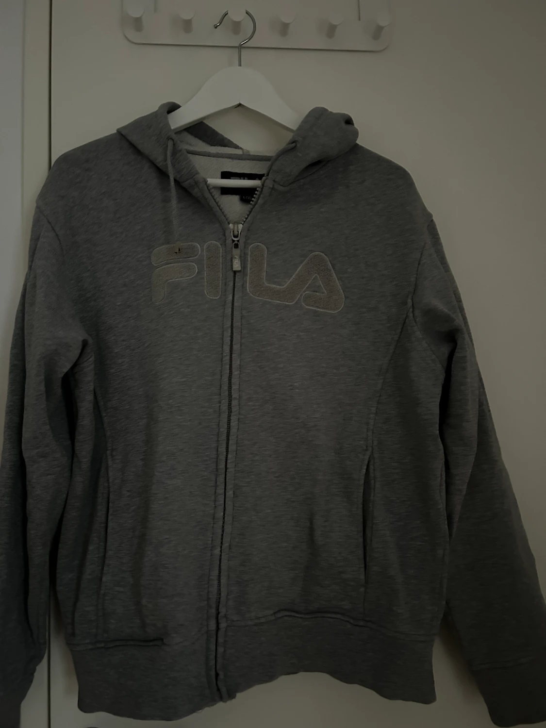 Grå zip-hoodie - 90