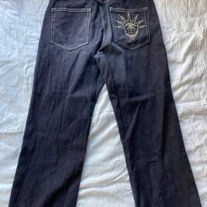 Feta jeans (midjemått rakt över mitten) 39cm