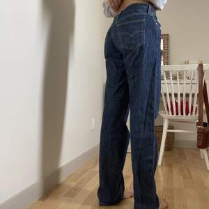 Fina jeans från levis, använda ca 3 gånger. Jag är 169cm lång, pris kan diskuteras. Stor i storleken 