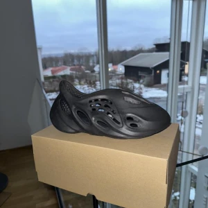 Foam runners - Söker bud på, Helt nya foam runners, andvända 1 gång, box finns Kostar runt 3k nya Öppen för byten