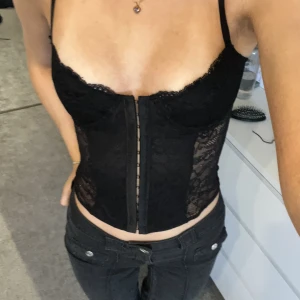 spetstopp - jättefin spetstopp från na-kd, aldrig använd💕nypris 329kr