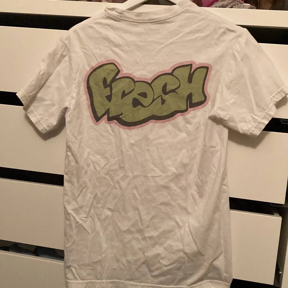 Fin T-shirt med fresh Prince tryck, bilden på Will (framsidan) är lite urtvättad men annars ser den helt ny ut . T-shirts.