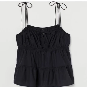 Svart linne - Från HM har justerbara axelband och är i str 36 passar mig som har S