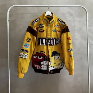 m&m racing jacka - En vintage Chase authentic m&m nascar jacka i storlek medium men passar även large.