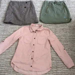 Skjortan och den rutiga kjolen kommer från H&M och den gröna kjolen kommer från pompdelux. 100kr för allt 
