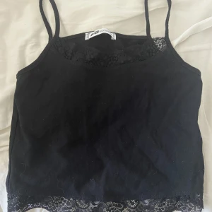 Linne med spets - Svart linne som endast har använts en enstaka gång