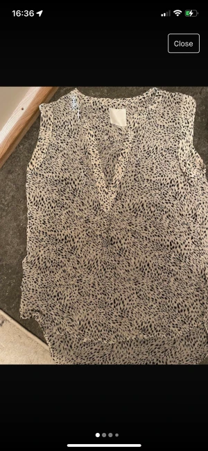 beige tröja  - Typ helt nytt. 