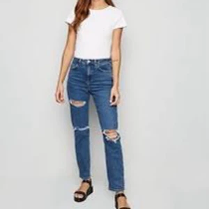 Ripped jeans - New Look waist enhance mom jean in mid blue from New Look.