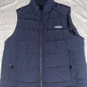 Hugo Boss väst - Pris kan diskuteras   Nypris 3000kr