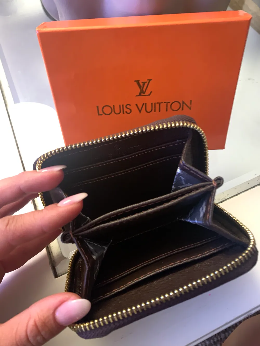Louisvuitton plånbok i kopia, bra storlek och bra med fack☺️. Övrigt.