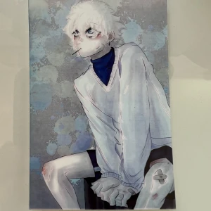 Klistermärke - Killua - Klistermärke 5 x 7.6 cm. Ritad av mig, hemmagjort. Alt via Swish, 10 kr frakt tillkommer - 15 kr totalt.