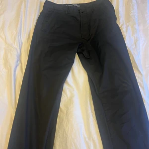 Stone island byxor - Säljer mina sparsamt använda Stone Island byxor, i nyskick! Storlek 32/32 kvitto & tags finns kvar. 