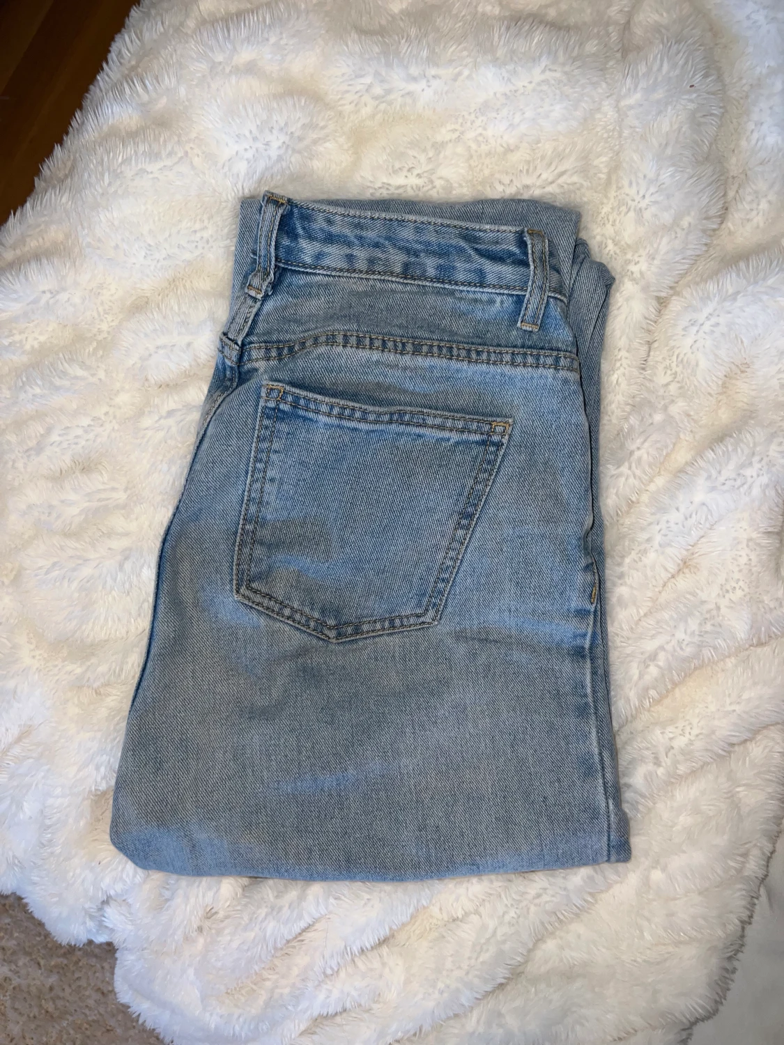 Jeans från PrettyLittleThing