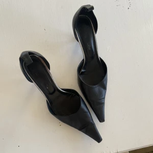 Finaste klackarna - As snygga klackar i stl 40, säljer pga flytt! 