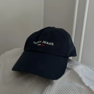 Retro keps  - Jättefin Tommy hilfiger keps i retro 💙